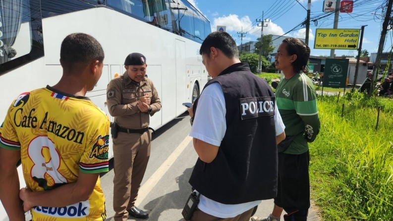 Grab driver smashes tour bus window in road rage dispute