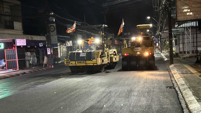 Yaowarat Road resurfacing reaches halfway mark