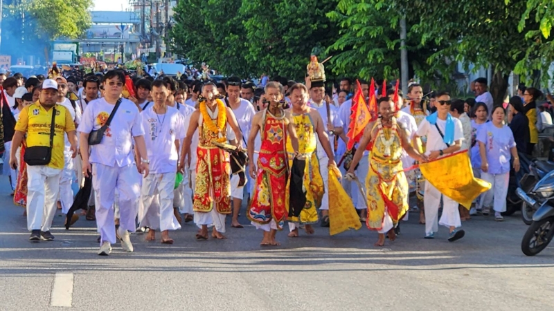 Tha Reua, Jong Ong Shrines join street processions
