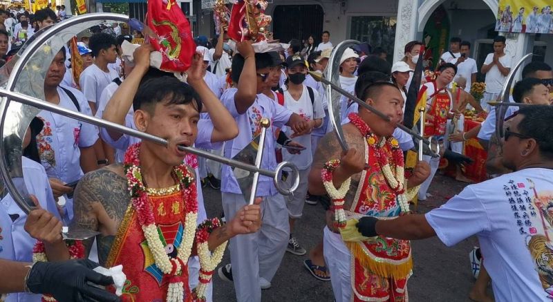 Phuket Town streets dazzled by Jui Tui Shrine procession