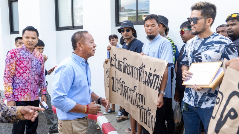 Patong tuk-tuk, taxi drivers protest planned ‘baht bus’ service