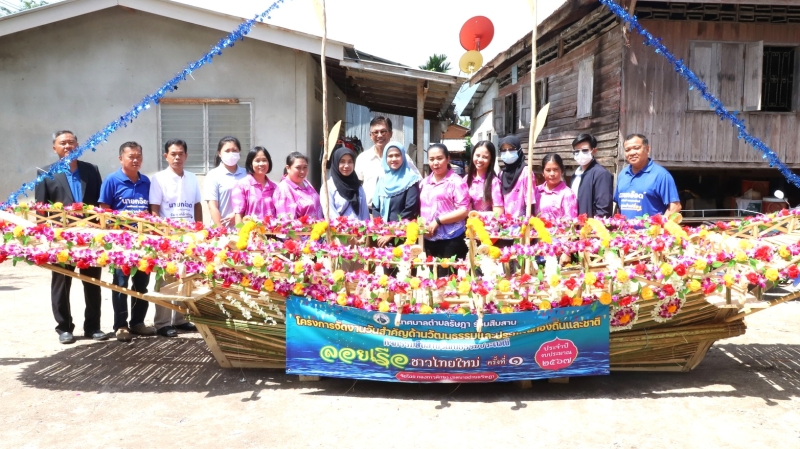 Phuket sea gypsies honour ‘Loy Reua’ festival