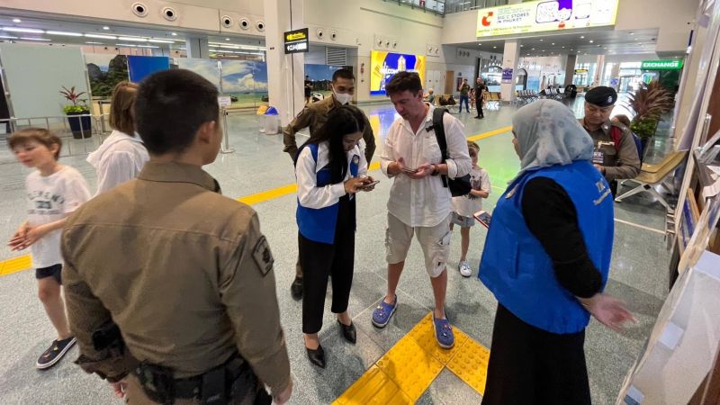 Lost wallet ordeal ends happily for Russian visitor in Phuket