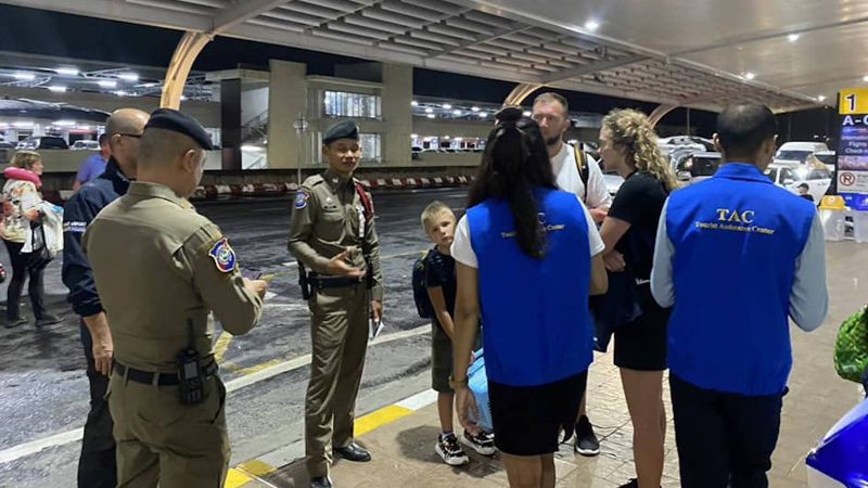 Police officers, inDriver cabbie join forces to return iPhone to tourist