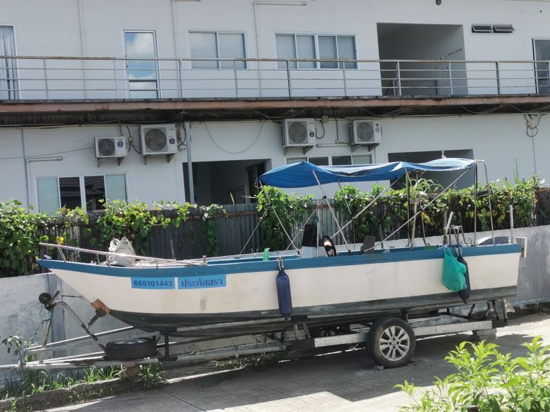 FISHING BOAT