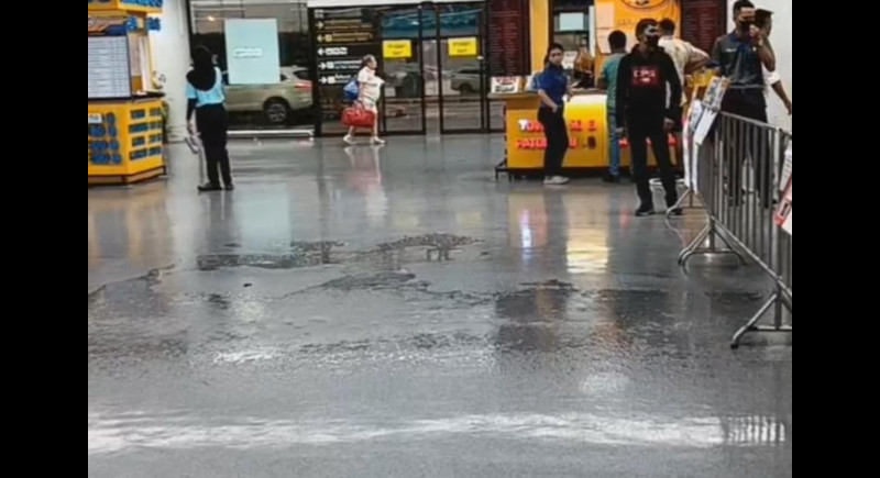 Phuket airport moves to fix leaky roof