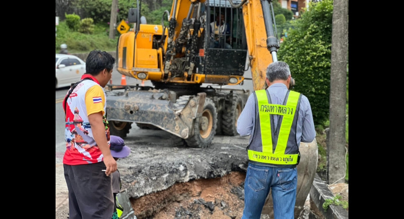 Repairs continue on Patong Hill road