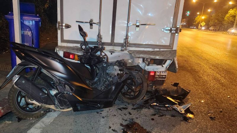 Rider injured as motorbike slams back of refrigerator truck