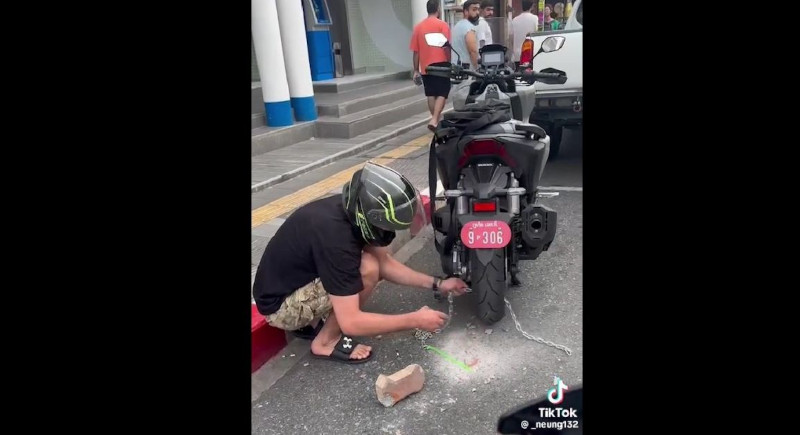 Tourist caught breaking parking lock chain