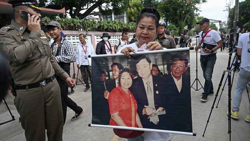 Thaksin can ‘advise’ on politics, says Probation Dept