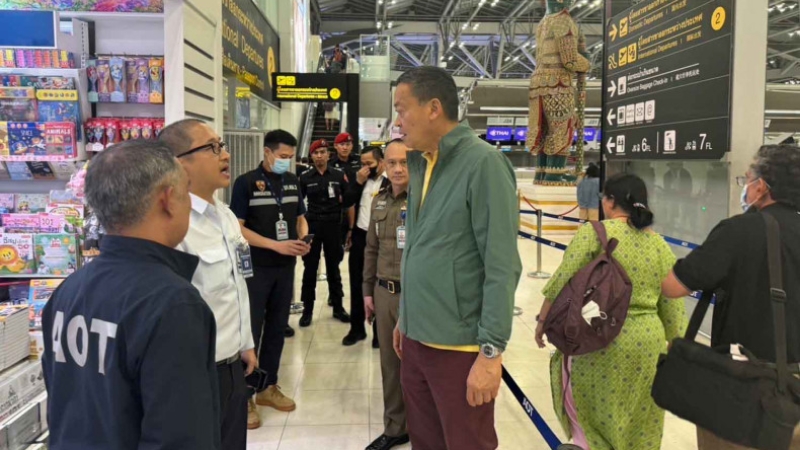 PM still ’unhappy’ with long airport queues