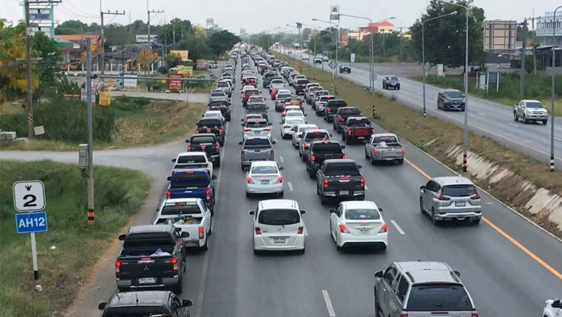 National road accidents over Songkran leave 243 dead