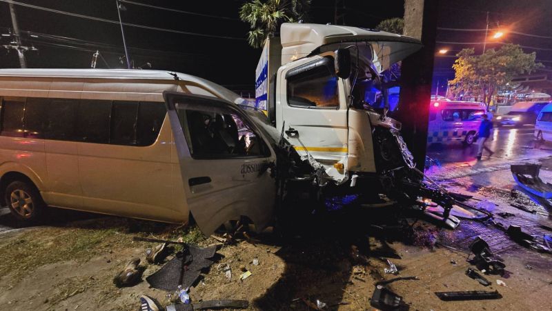 Four injured in double accident near Tha Ruea Shrine