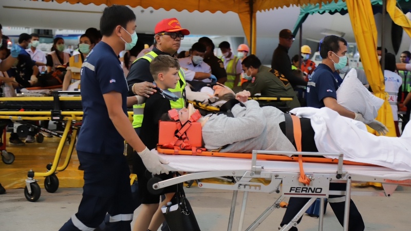 20 in intensive care after turbulence scare