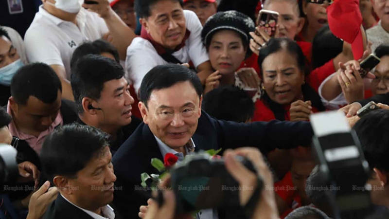 Red shirts to rally for Thaksin