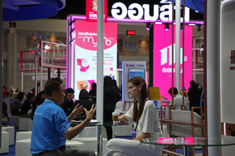 Analysts see continued baht decline this year