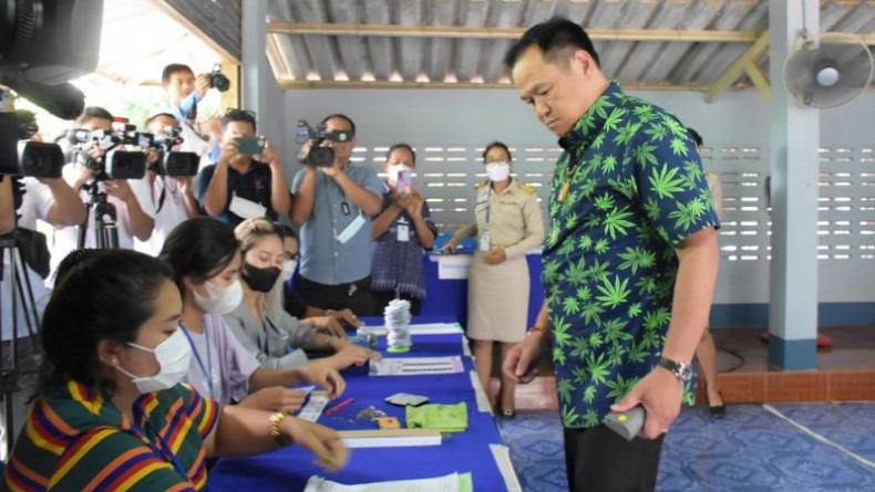 Anutin firmly opposed to recriminalising cannabis