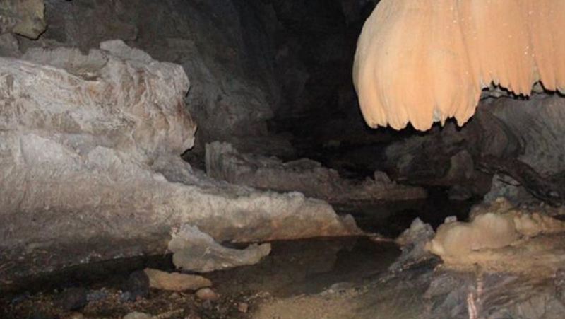 Tourists rescued from flooded cave, guide drowned