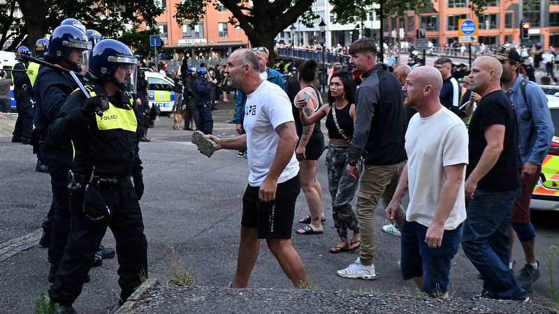 UK riots prompt travel warning to Thais