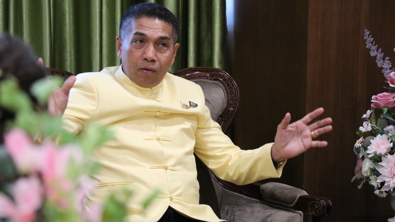 Governor marks Pattaya Airways’ launch flight to Phuket