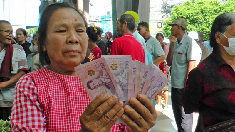 ‘No restrictions’ on handouts