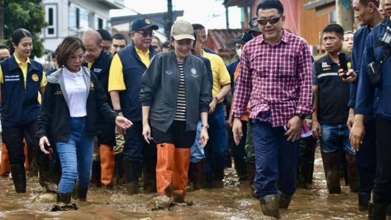PM reassures residents in flood-hit North