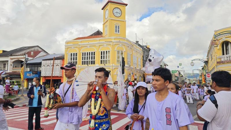 Phuket Town dazzled by Lim Hu Tai Su Shrine procession