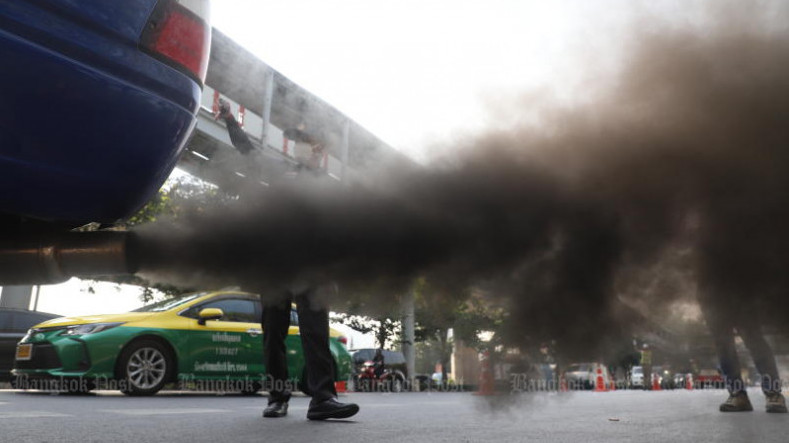 Polluting trucks to be banned from nine Bangkok districts