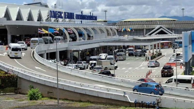 Phuket airport notches 300 flights a day