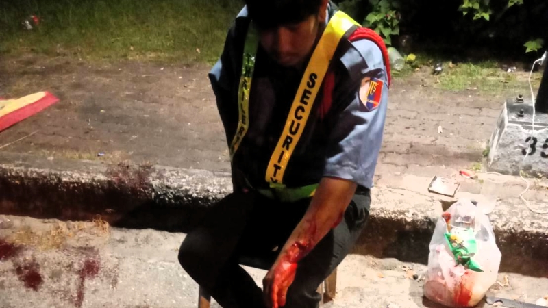Security guard stabbed at Saphan Hin