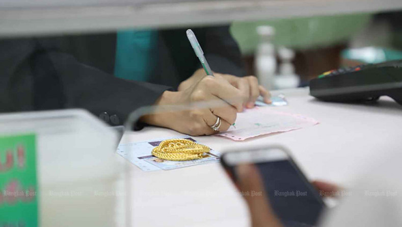 Thai household debt climbs to 104% of GDP