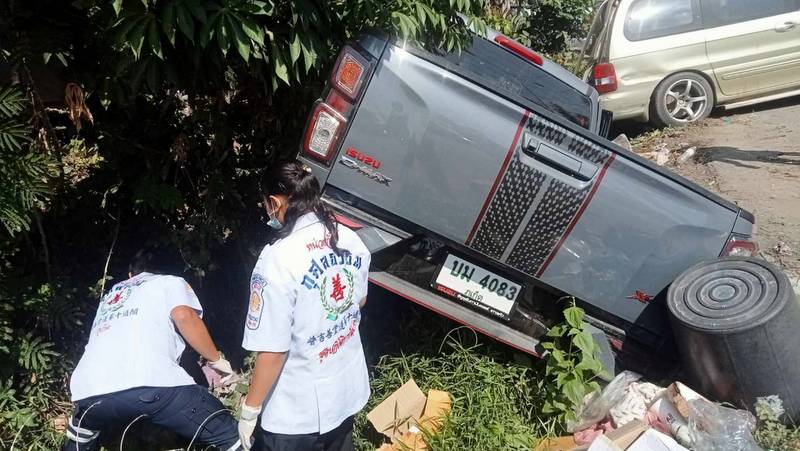 Pedestrian killed on Thepkrasattri Rd as 10-wheeler hits pickup
