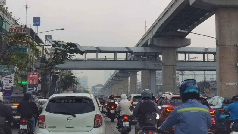 Most of Thailand still faces red levels of smog