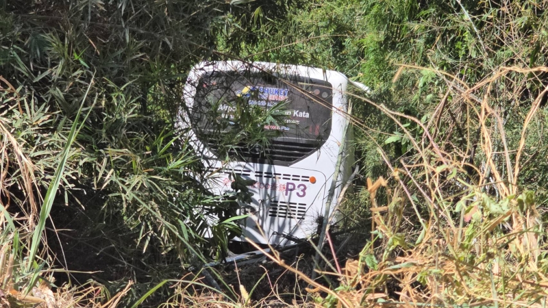 Nine injured in Phuket bus crash