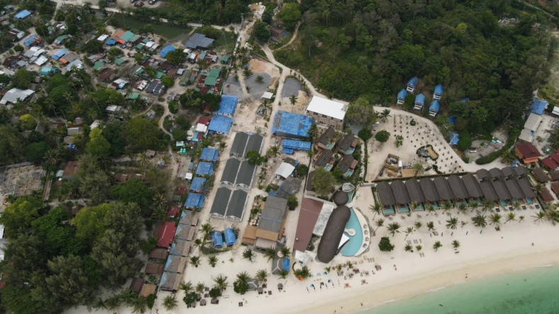 Minister touts hotel registration system