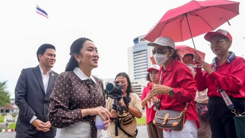 Thaksin supervising drain-cleaning in prison, says daughter