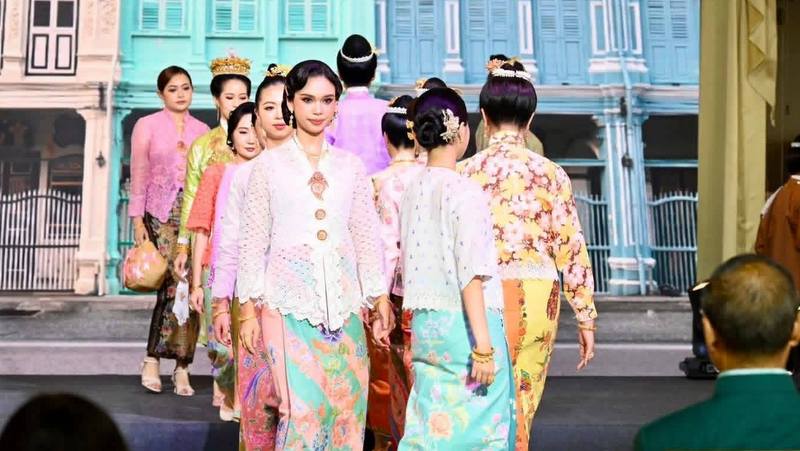 Governor joins royal charity event celebrating ‘kebaya’