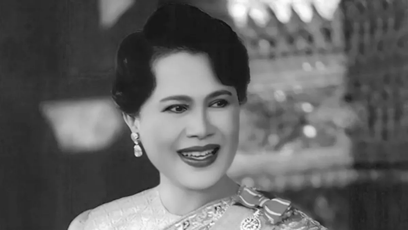 Queen Mother passes away