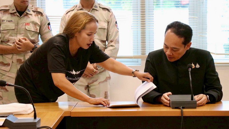 Officials review beach vendor rules at Kata, Karon
