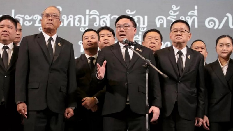 Julapun elected new Pheu Thai leader with overwhelming support