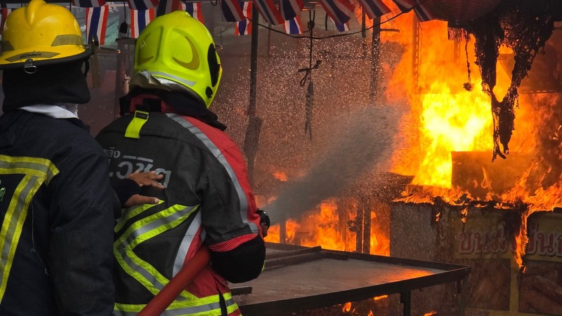 Market fire quickly contained in Wichit