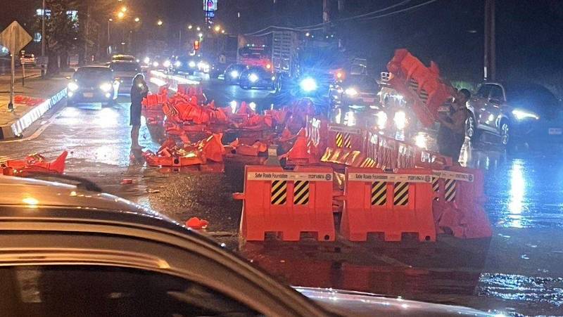 Drunk driver wipes out U-turn barriers in Thalang