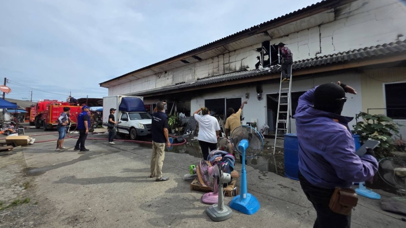 Fire damages rental rooms behind Tha Ruea Fresh Market
