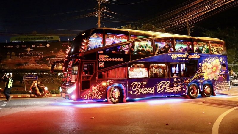 More Phuket mourners head for Bangkok
