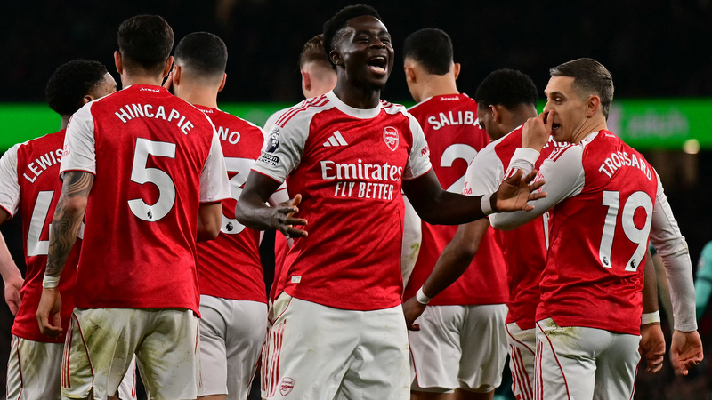 Arsenal battle to stay top of Christmas charts