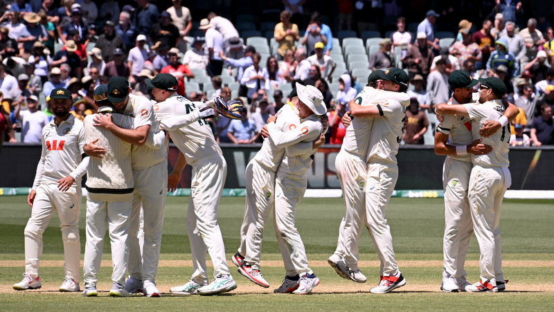 Australia beat England by 82 runs to win third Test and retain Ashes