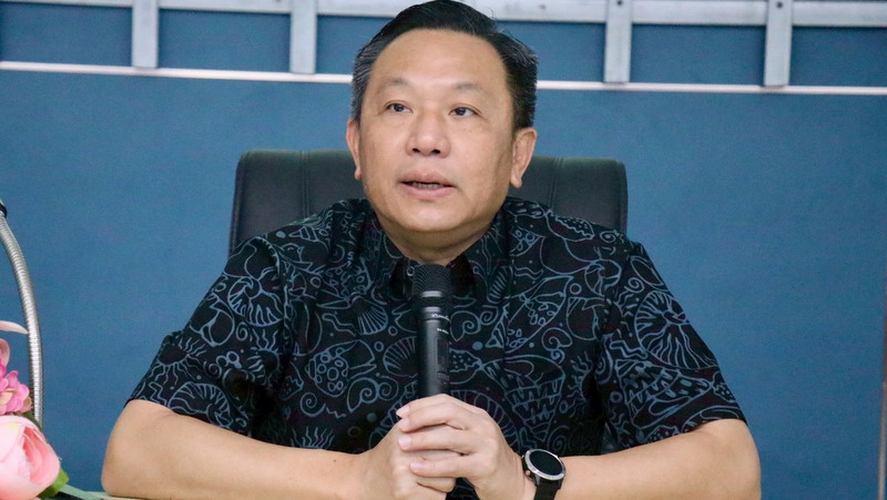 Governor leads lecture on rabies