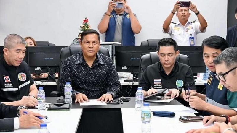 Phuket officials promote ‘saviour role’ in Chalong boat fire response