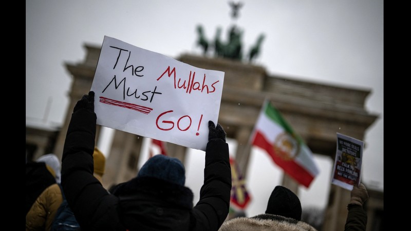 Trump announces tariffs on Iran trade partners as protest toll rises
