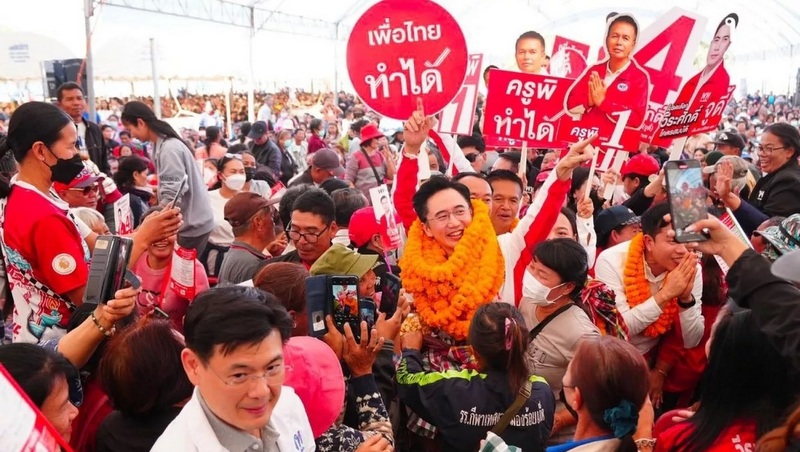 Pheu Thai promises ‘9 millionaires a day’